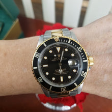 Load and play video in Gallery viewer, Complete set 40mm Rolex Submariner 1989 Two Tone Black Bezel &amp; Dial Oyster 16613
