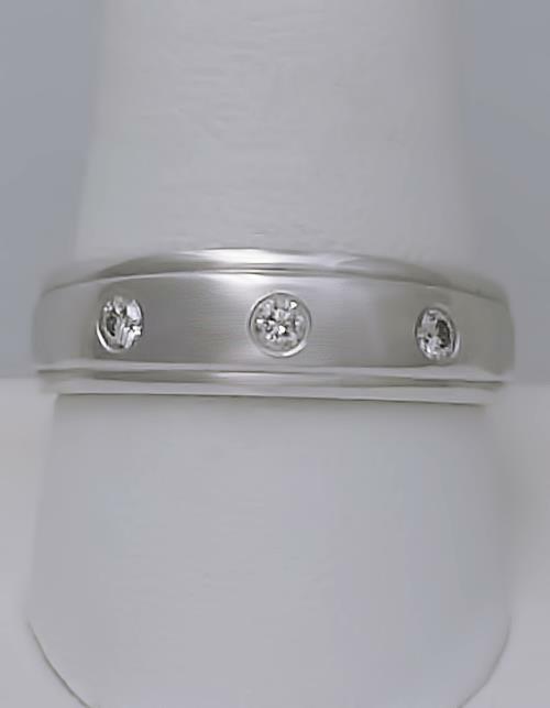 14k WHITE GOLD .19ct ROUND DIAMOND THREE STONE SOLID BACK WEDDING BAND RING