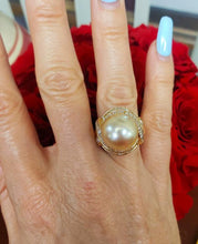 Load image into Gallery viewer, 18k Yellow Gold 13.5mm Golden Tahitian Pearl &amp; Diamond Ring - High-End Quality
