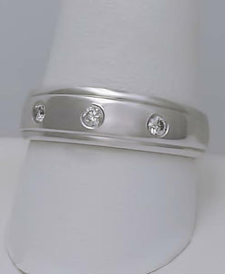 14k WHITE GOLD .19ct ROUND DIAMOND THREE STONE SOLID BACK WEDDING BAND RING